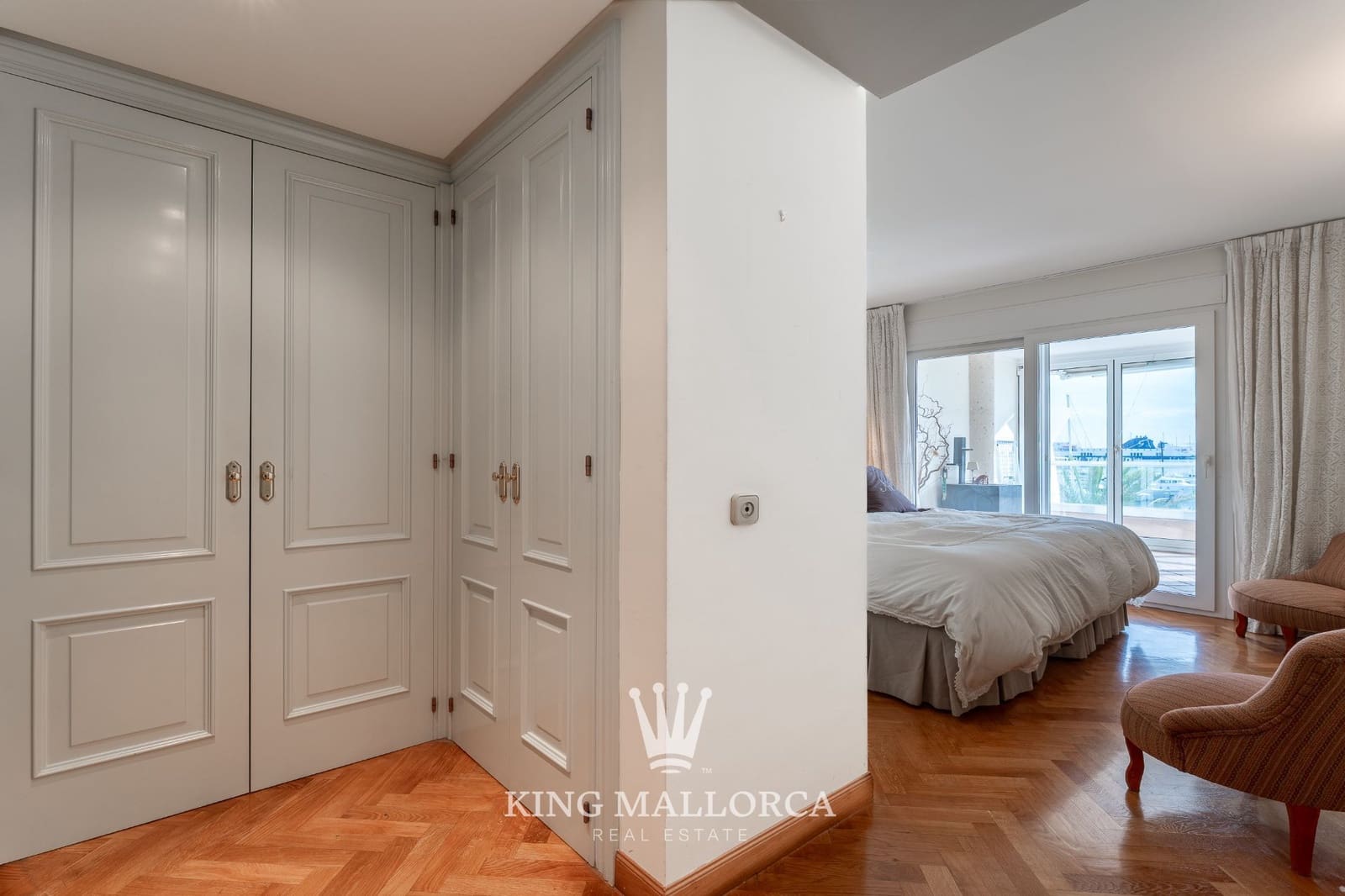 2 bedroom Flat for sale in Palma de Mallorca with pool garage - € 950,000 (Ref: 9614683)