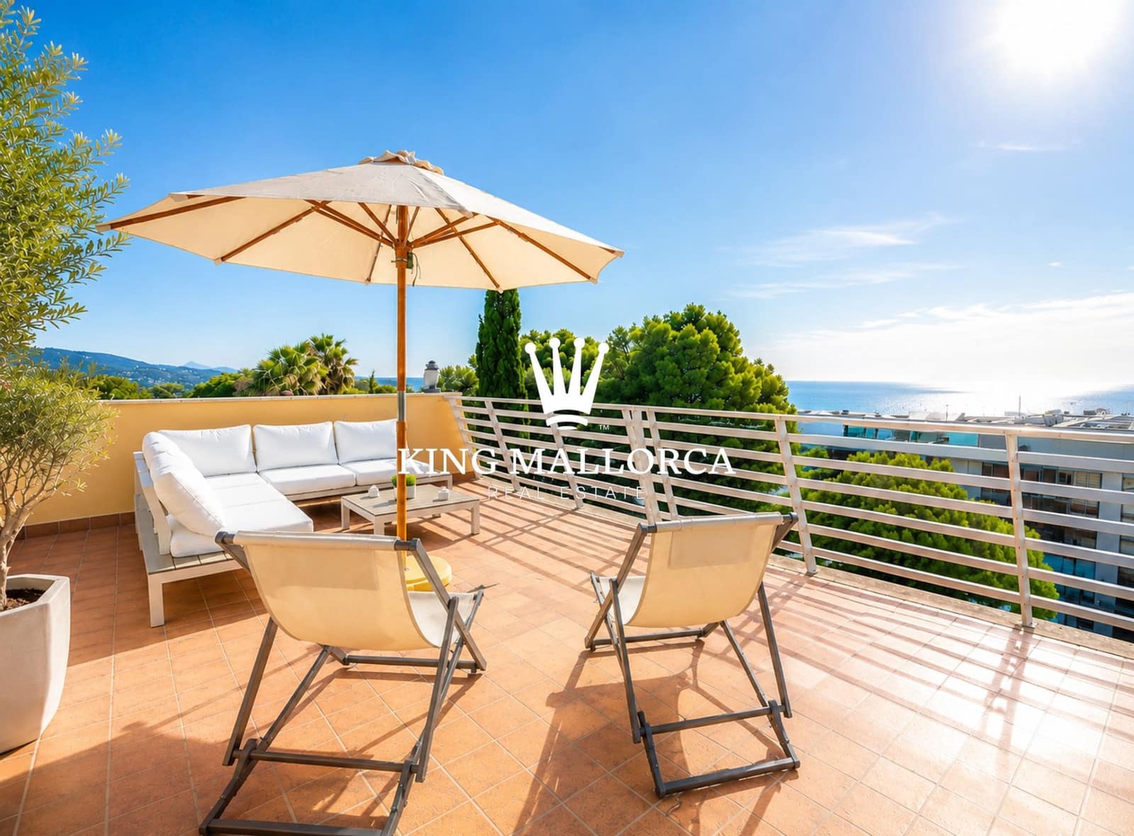 3 bedroom Penthouse for sale in Magalluf with garage - € 689,000 (Ref: 9618910)
