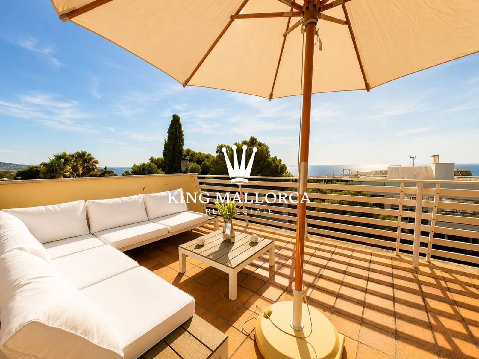 3 bedroom Penthouse for sale in Magalluf with garage - € 689,000 (Ref: 9618910)
