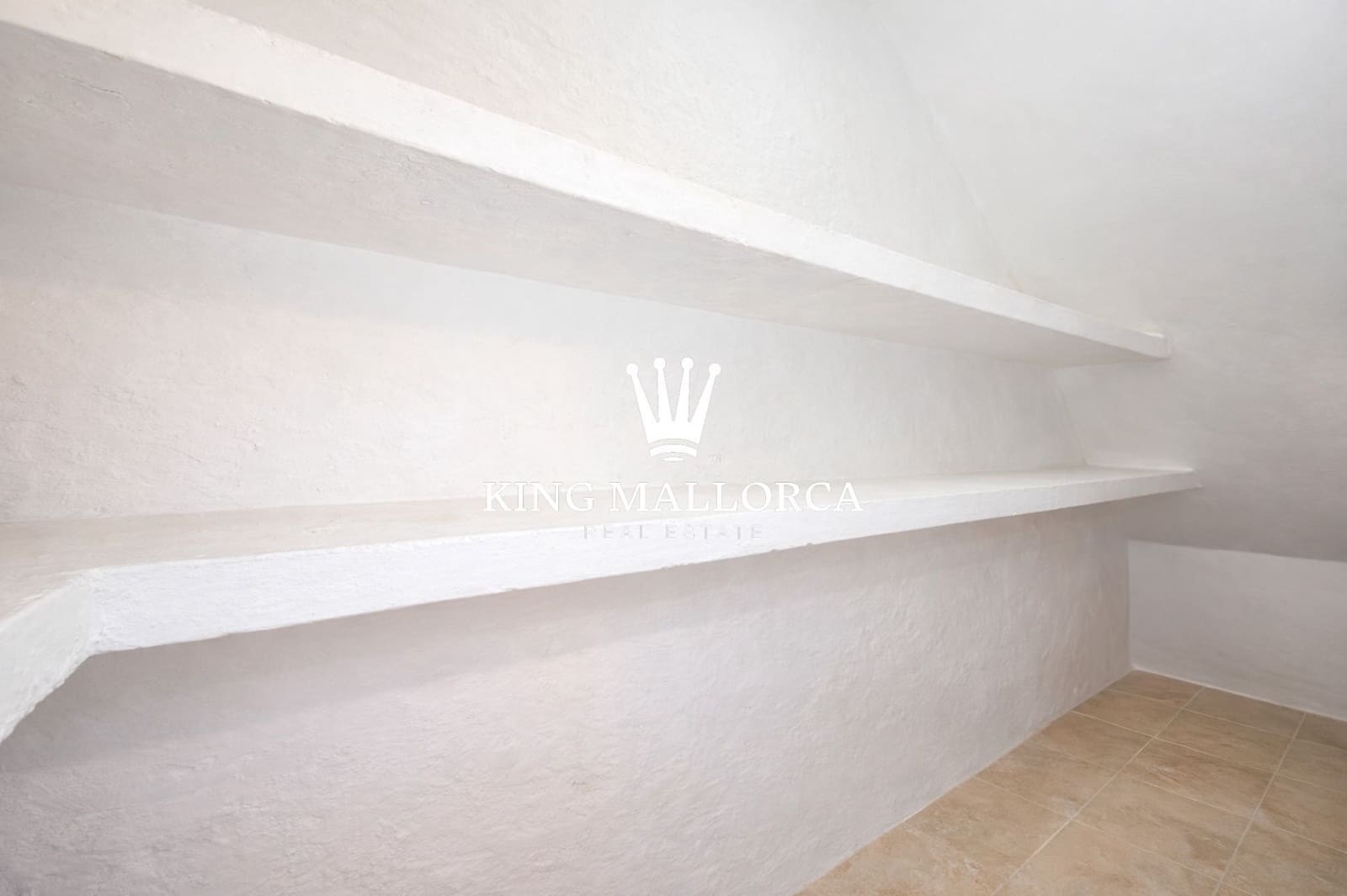 4 bedroom Villa for sale in Palma de Mallorca - € 480,000 (Ref: 9658296)