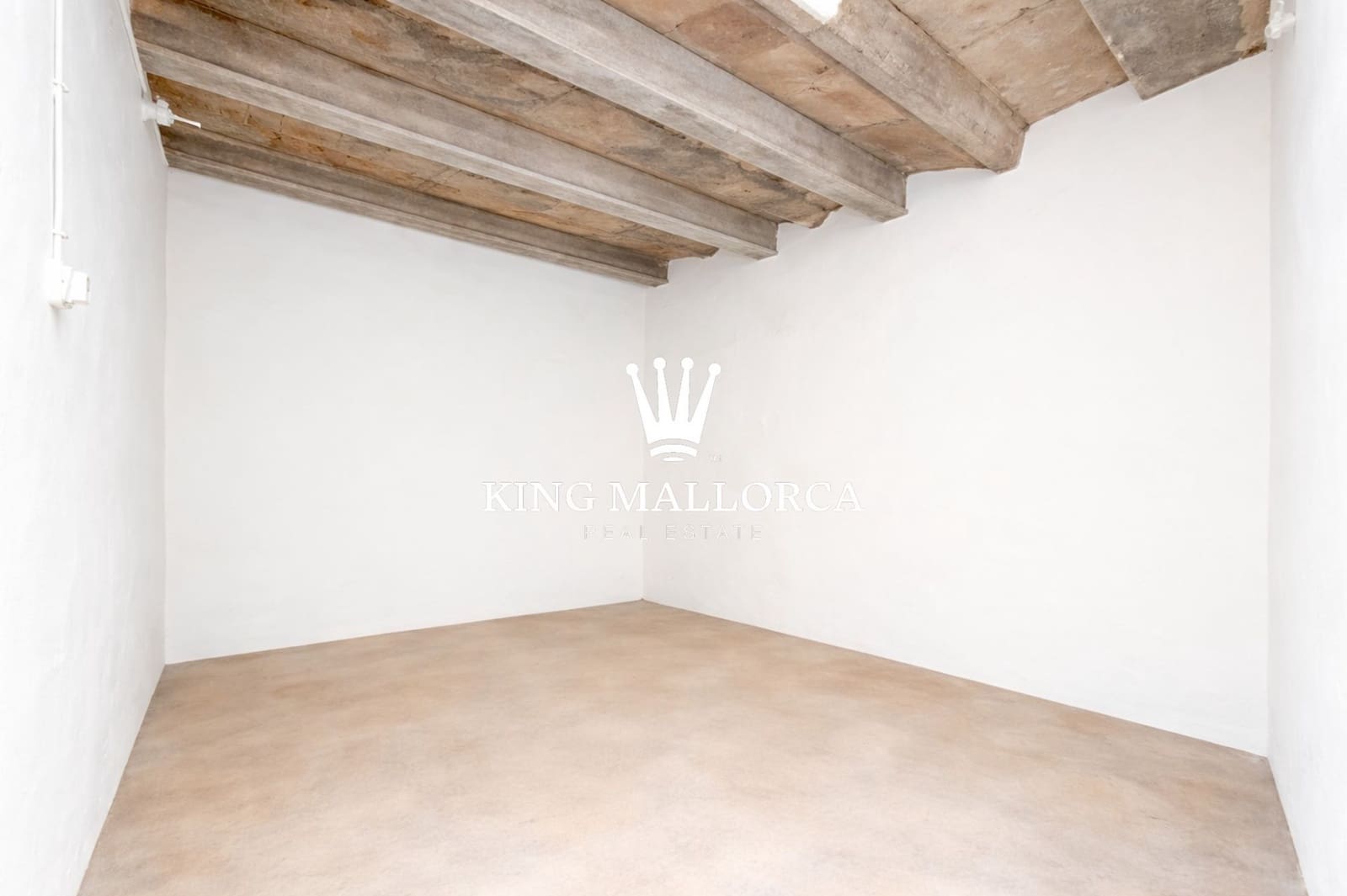 4 bedroom Villa for sale in Palma de Mallorca - € 480,000 (Ref: 9658296)