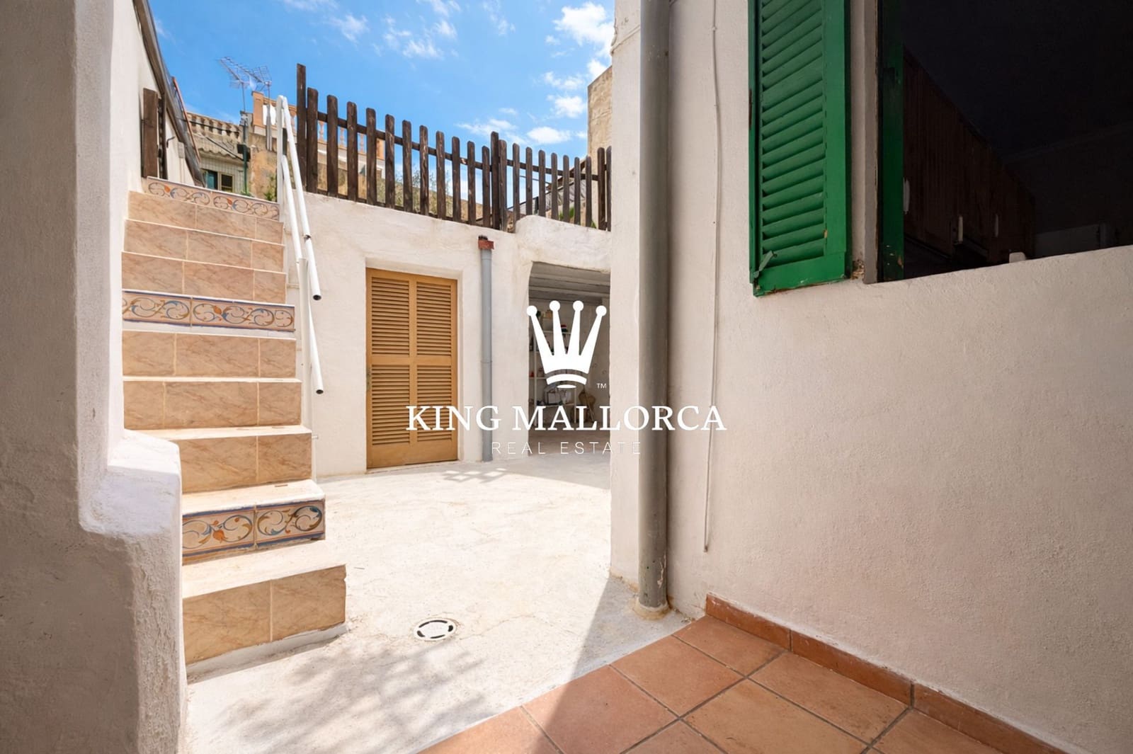 4 bedroom Villa for sale in Palma de Mallorca - € 480,000 (Ref: 9658296)