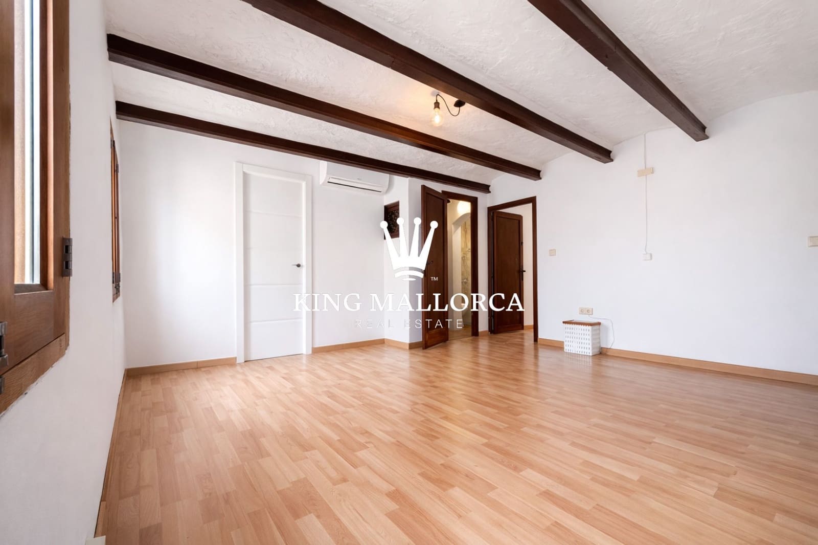 4 bedroom Villa for sale in Palma de Mallorca - € 480,000 (Ref: 9658296)