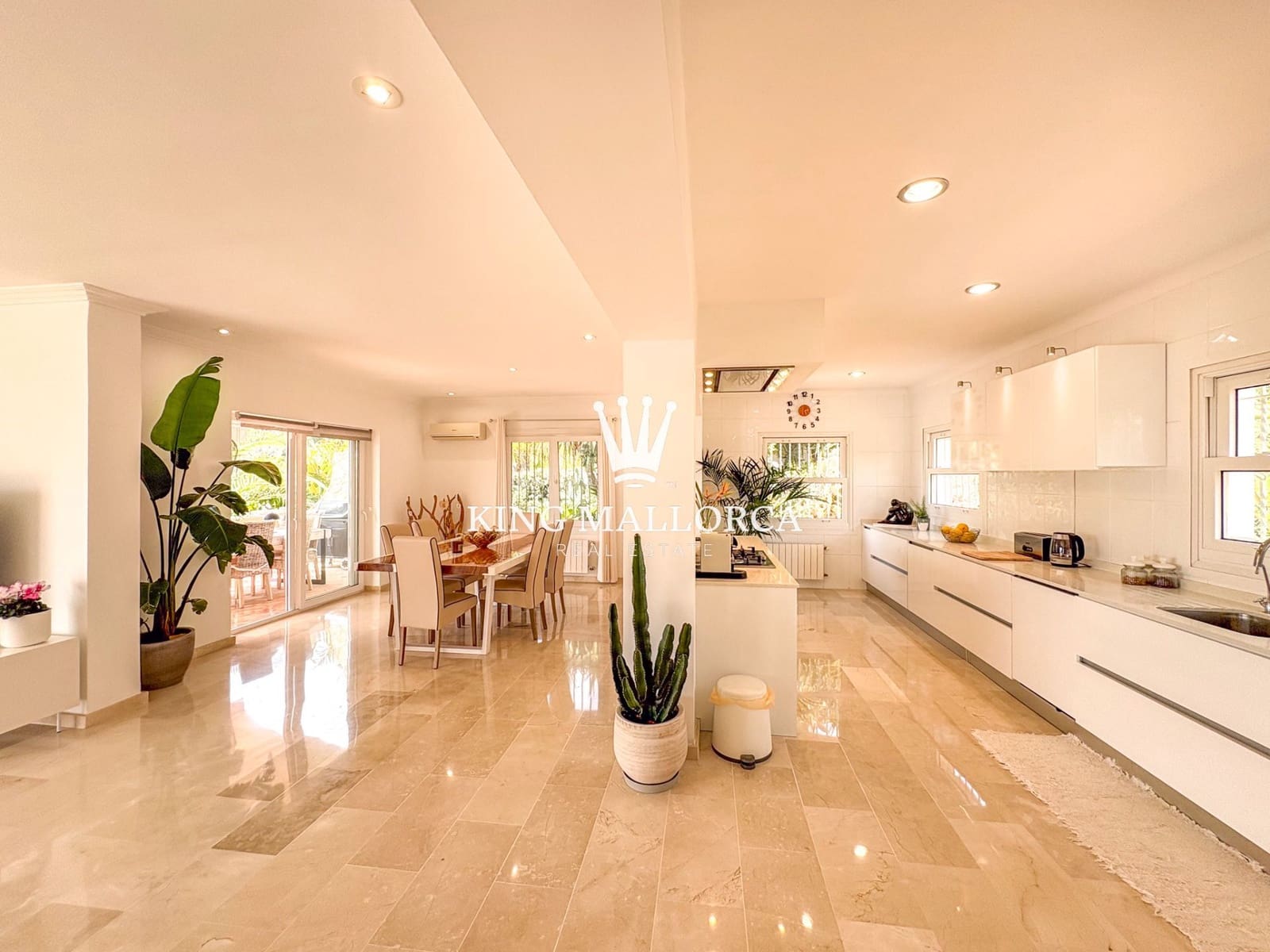 5 bedroom Villa for sale in Calvia with pool garage - € 4,450,000 (Ref: 9788133)