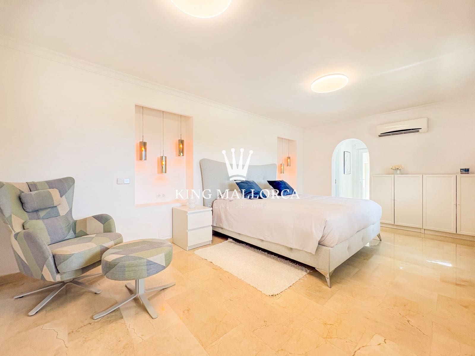 5 bedroom Villa for sale in Calvia with pool garage - € 4,450,000 (Ref: 9788133)