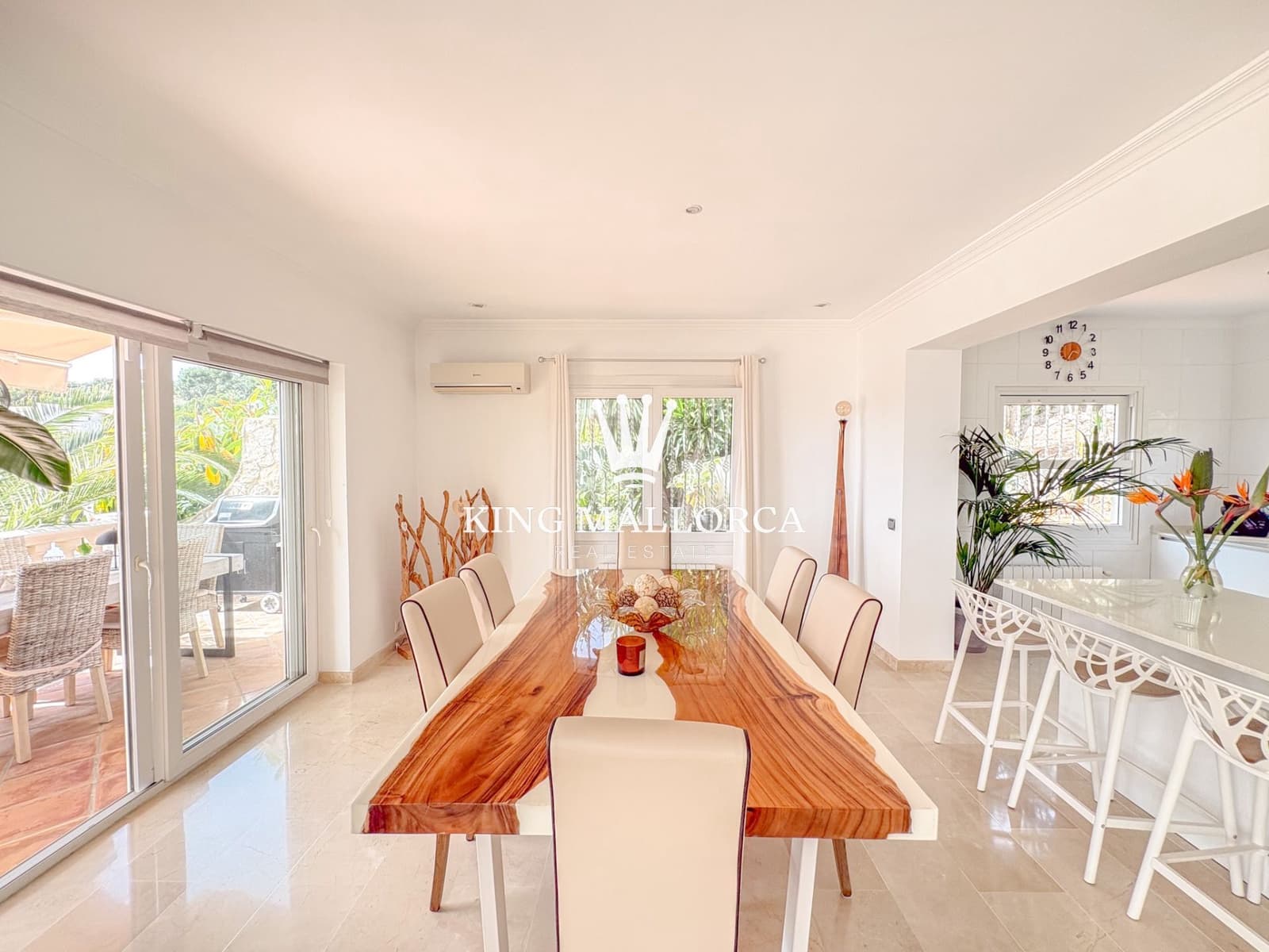 5 bedroom Villa for sale in Calvia with pool garage - € 4,450,000 (Ref: 9788133)