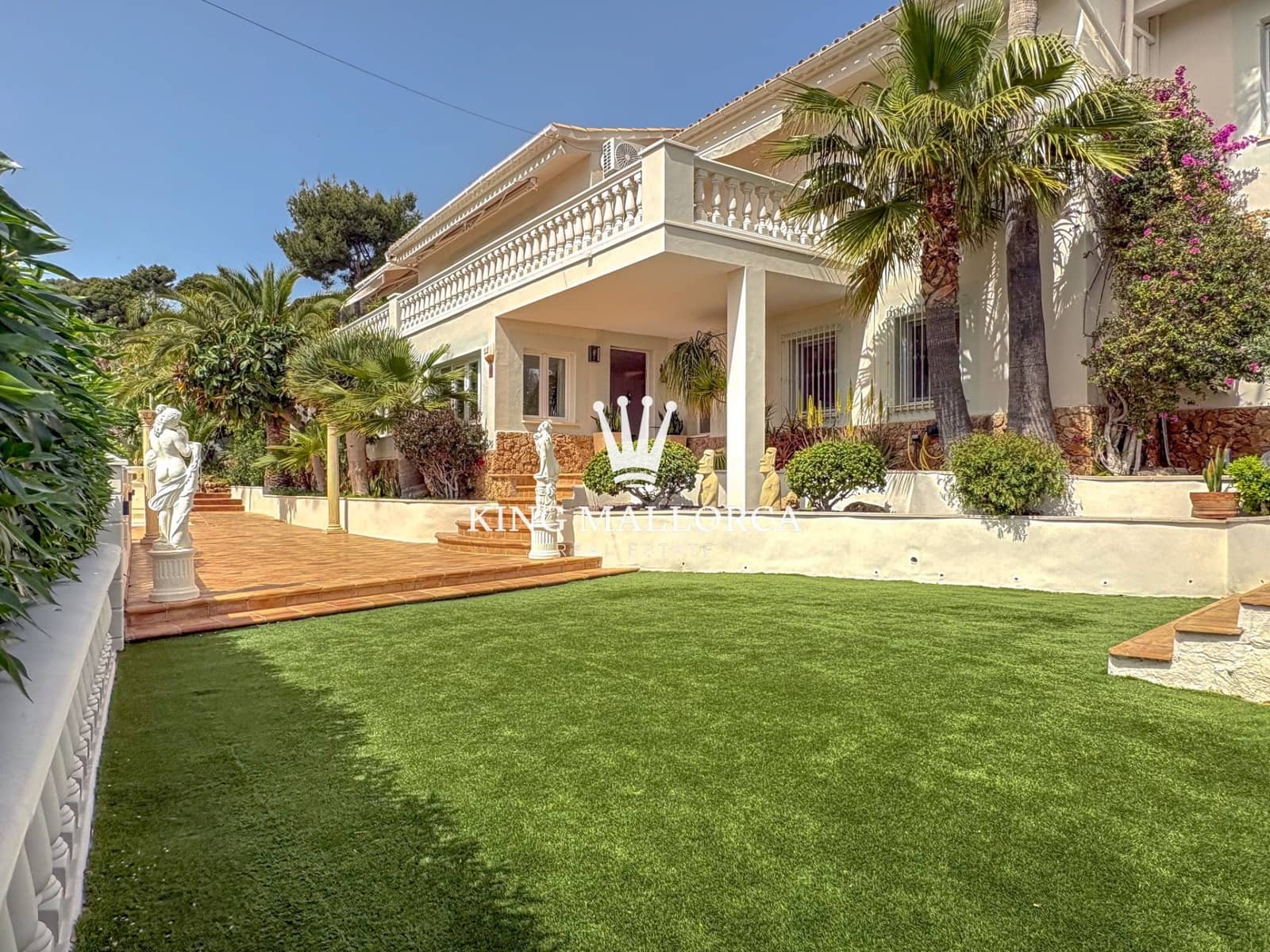 5 bedroom Villa for sale in Calvia with pool garage - € 4,450,000 (Ref: 9788133)