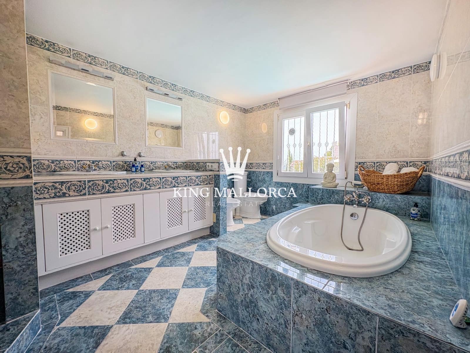 5 bedroom Villa for sale in Calvia with pool garage - € 4,450,000 (Ref: 9788133)