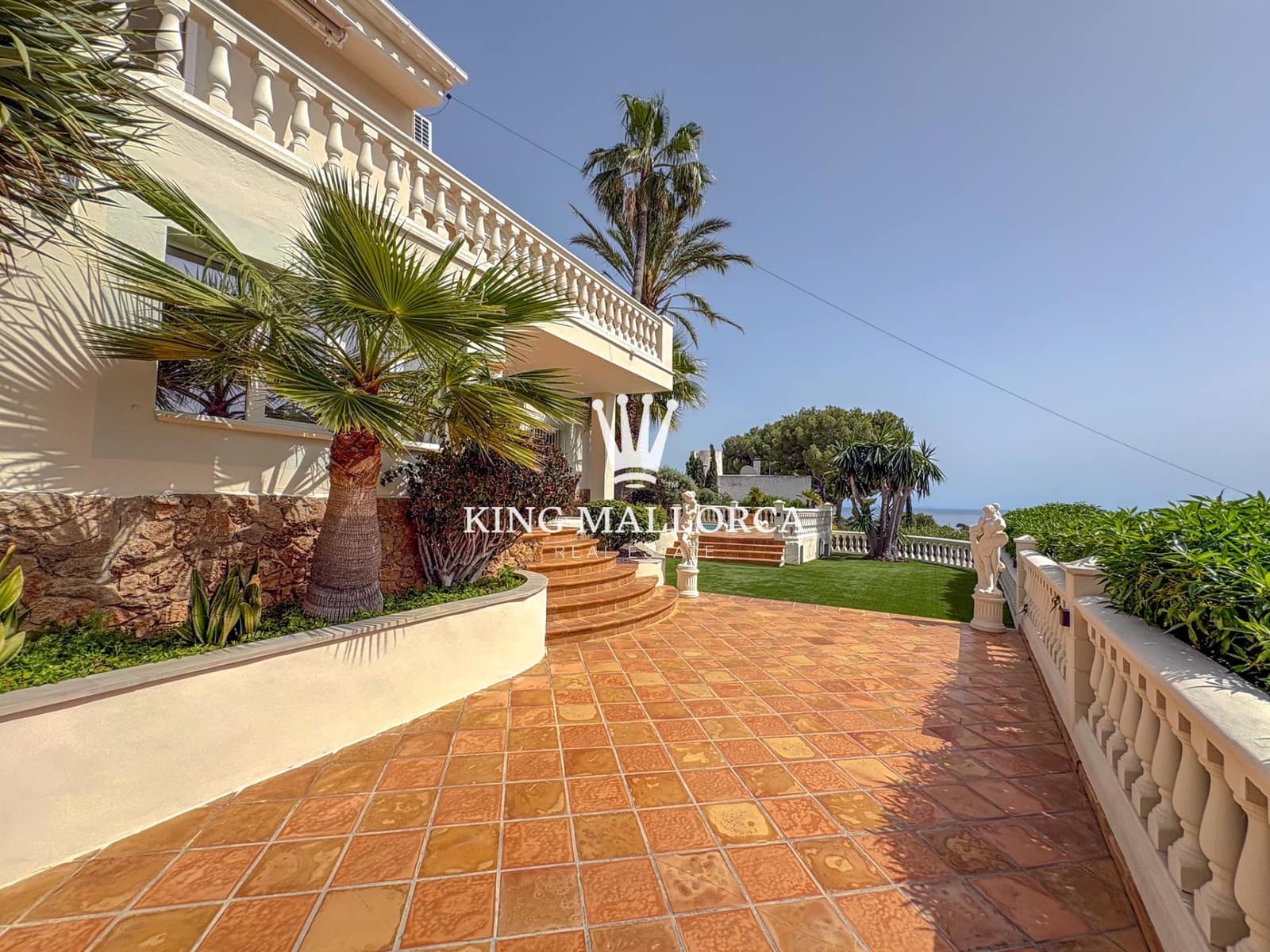 5 bedroom Villa for sale in Calvia with pool garage - € 4,450,000 (Ref: 9788133)