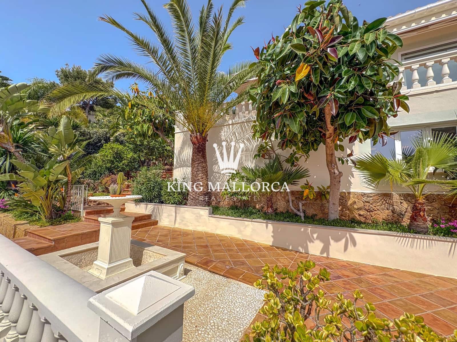 5 bedroom Villa for sale in Calvia with pool garage - € 4,450,000 (Ref: 9788133)