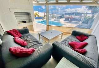 4 bedroom Villa for sale in Playa Blanca with garage - € 570,000 (Ref: 7364152)