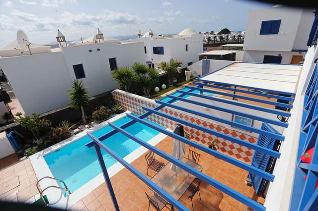 3 slaapkamer Halfvrijstaande villa te koop in Playa Blanca, Yaiza met zwembad garage - € 330.000 (Ref: 7701576)