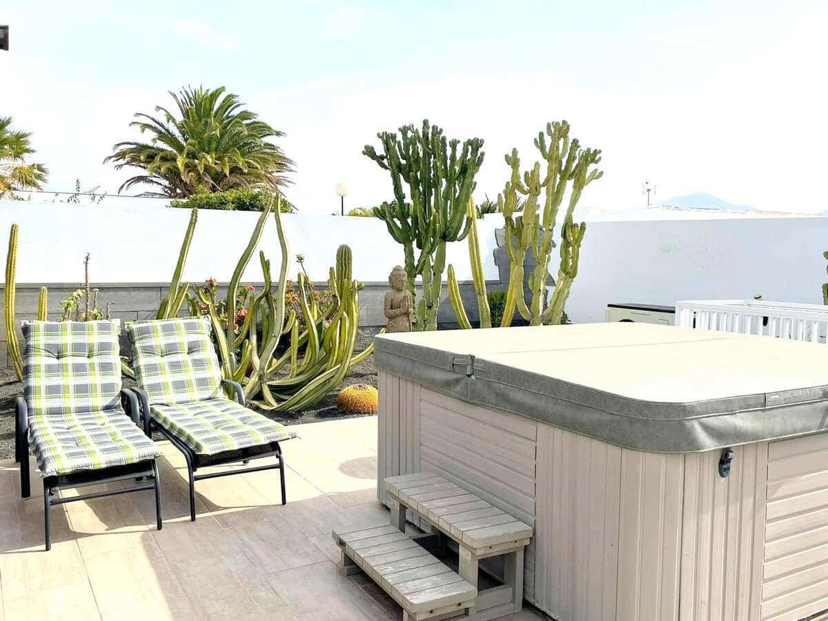 4 bedroom Villa for sale in Playa Blanca - € 810,000 (Ref: 7921996)