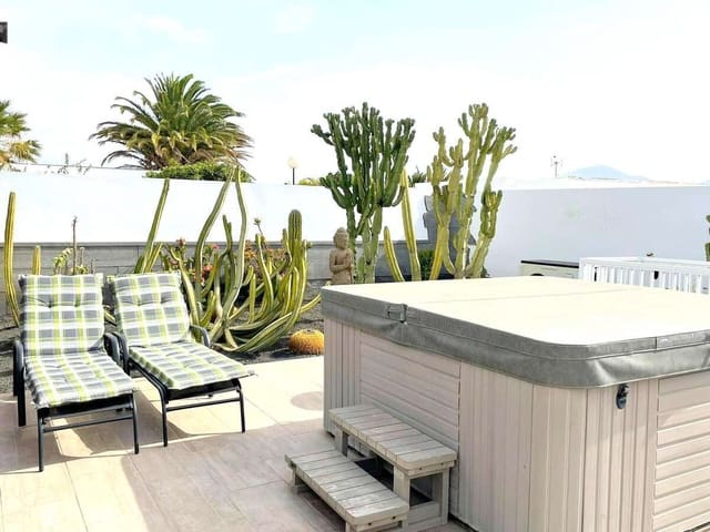 4 soveværelse Villa til salg i Playa Blanca, Yaiza - € 810.000 (Ref: 7921996)