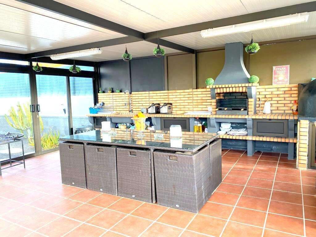 4 bedroom Villa for sale in Playa Blanca - € 810,000 (Ref: 7921996)