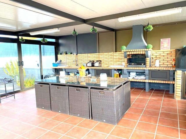 4 soveværelse Villa til salg i Playa Blanca, Yaiza - € 810.000 (Ref: 7921996)