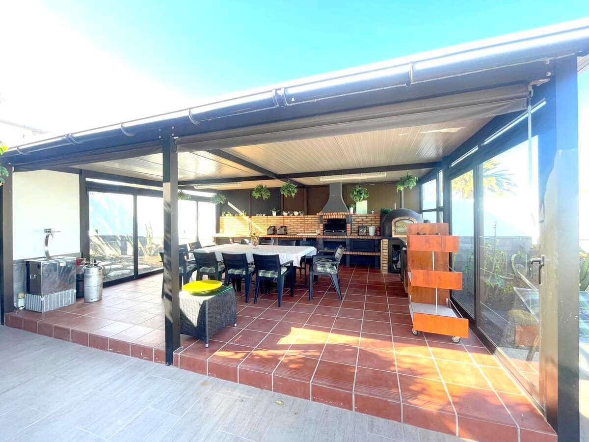 4 bedroom Villa for sale in Playa Blanca - € 810,000 (Ref: 7921996)