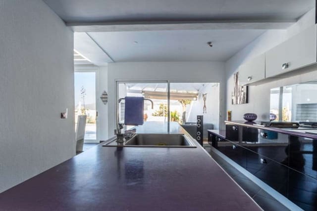 4 quarto Moradia para venda em Playa Blanca, Yaiza - 570 000 € (Ref: 8142070)