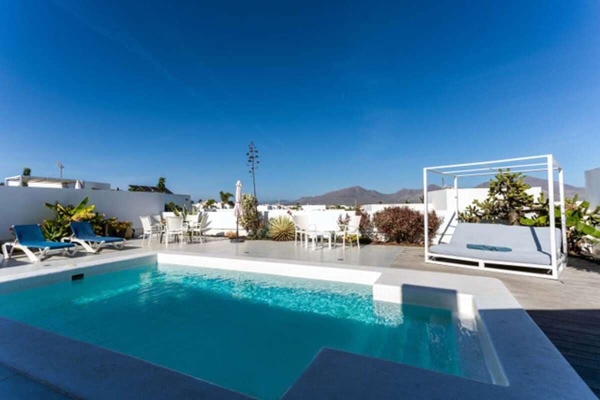 4 bedroom Villa for sale in Playa Blanca - € 570,000 (Ref: 8142070)