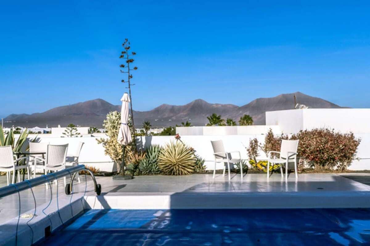 4 bedroom Villa for sale in Playa Blanca - € 570,000 (Ref: 8142070)