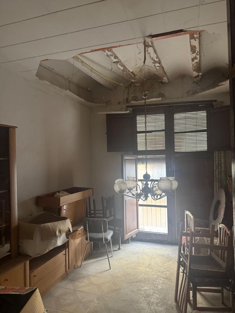 5 bedroom Villa for sale in Xativa with garage - € 110,000 (Ref: 9585460)