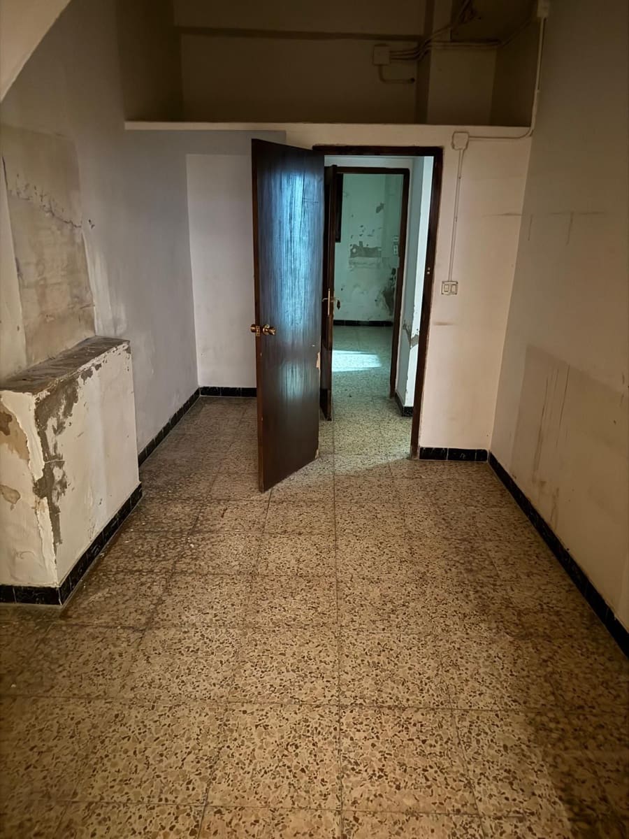 5 bedroom Villa for sale in Xativa with garage - € 110,000 (Ref: 9585460)