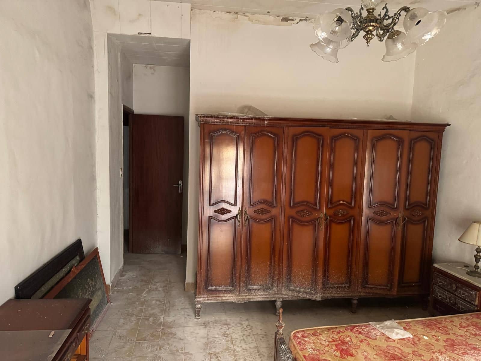 5 bedroom Villa for sale in Xativa with garage - € 110,000 (Ref: 9585460)