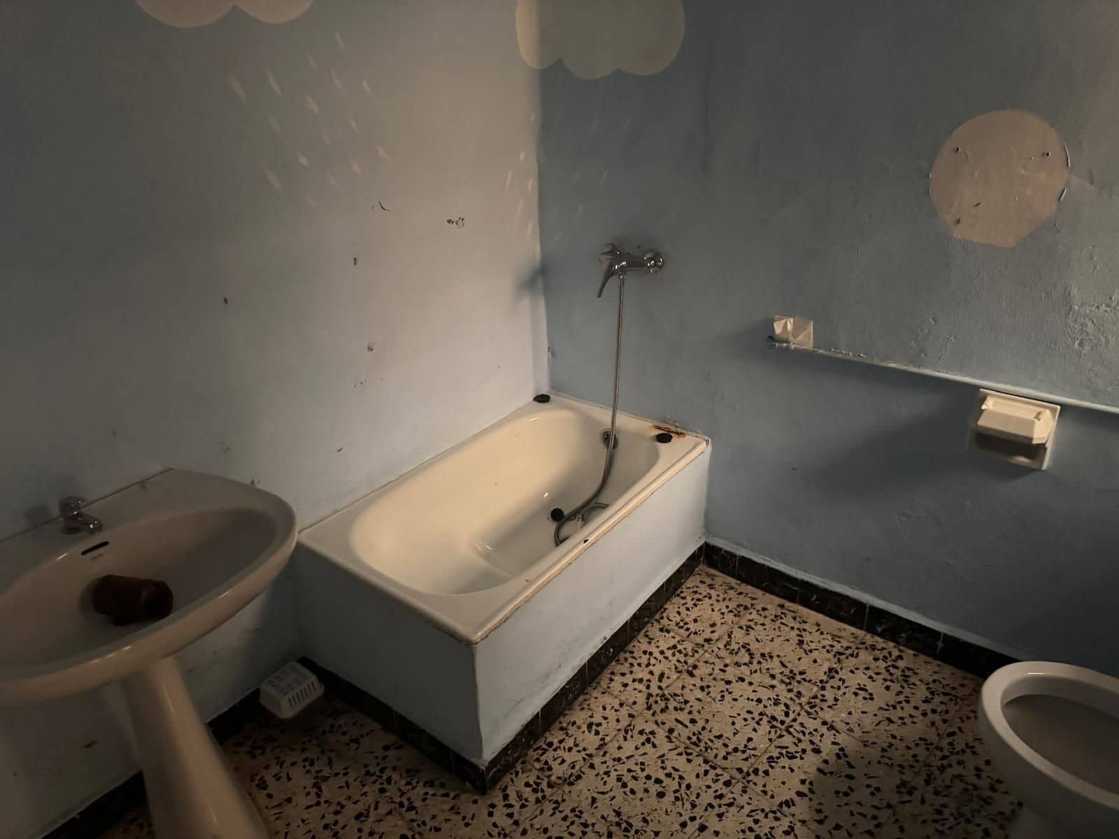 5 bedroom Villa for sale in Xativa with garage - € 110,000 (Ref: 9585460)