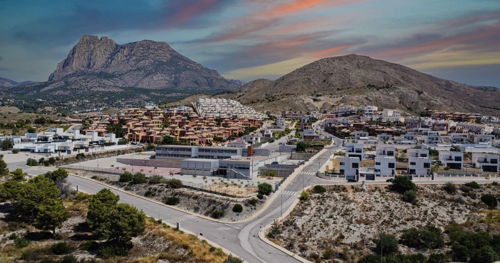 Pareado de 3 habitaciones en Finestrat en venta con piscina garaje - 425.000 € (Ref: 9585461)