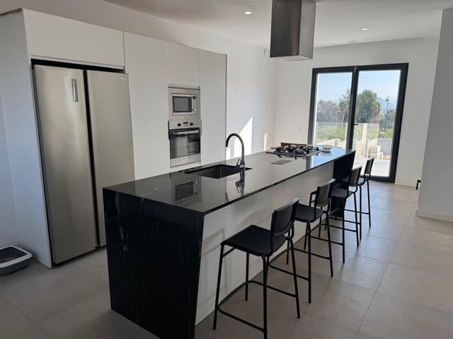 4 makuuhuone Huvila myytävänä paikassa Llanera de Ranes mukana uima-altaan 
autotalli - 500 000 € (Ref: 9585478)