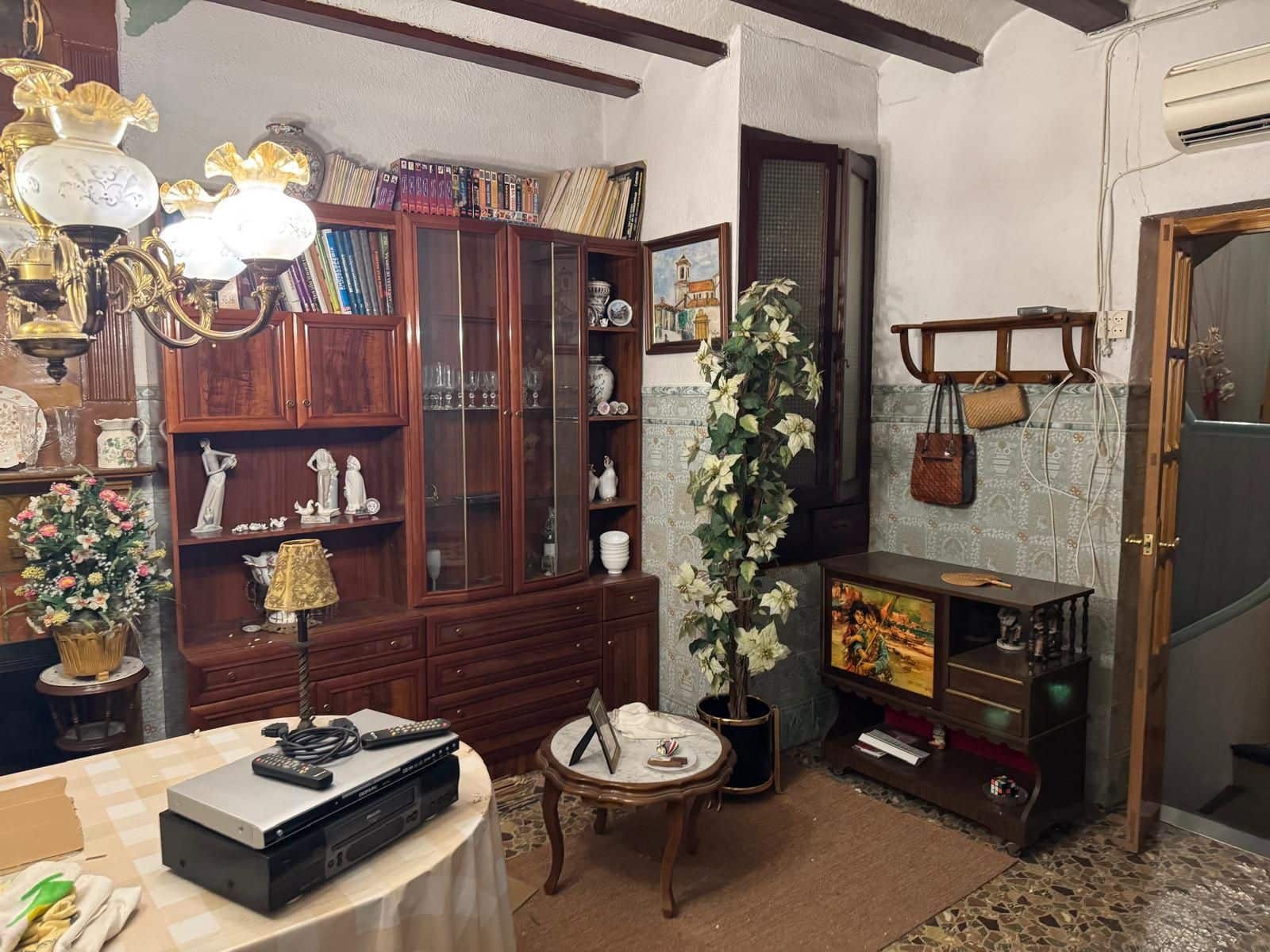 6 bedroom Villa for sale in Xativa - € 375,000 (Ref: 9590736)