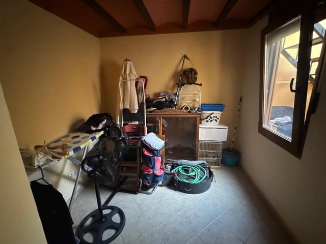 4 bedroom Villa for sale in Xàtiva - € 125,000 (Ref: 9610853)