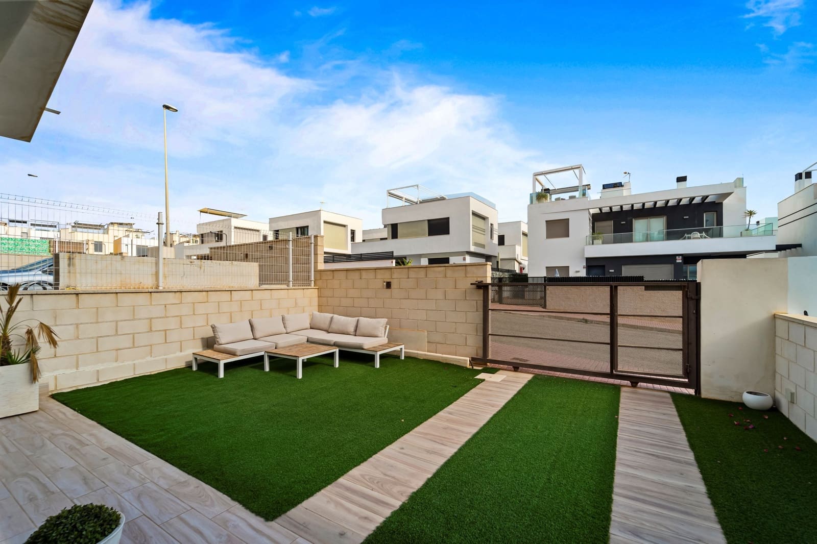2 sypialnia Dom na sprzedaż w Villamartin z basenem - 370 000 € (Ref: 10012469)
