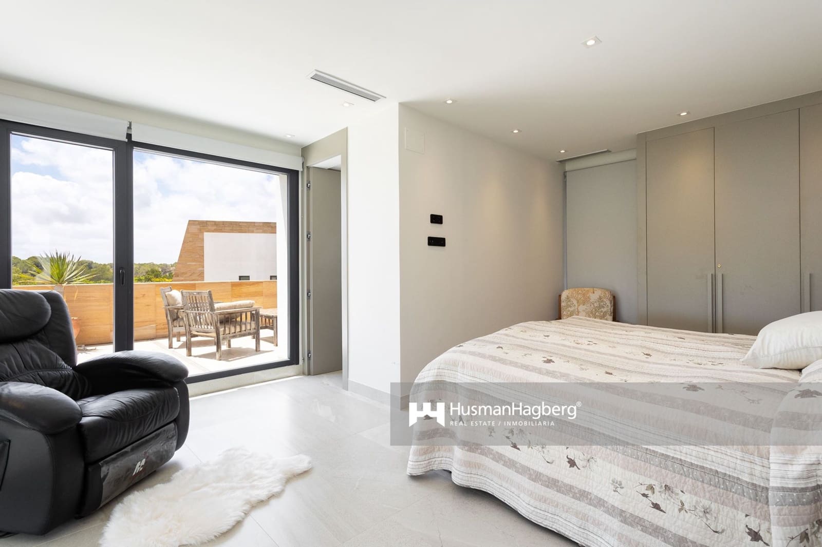 Chalet de 5 habitaciones en Villamartin en venta con piscina - 1.295.000 € (Ref: 10060531)