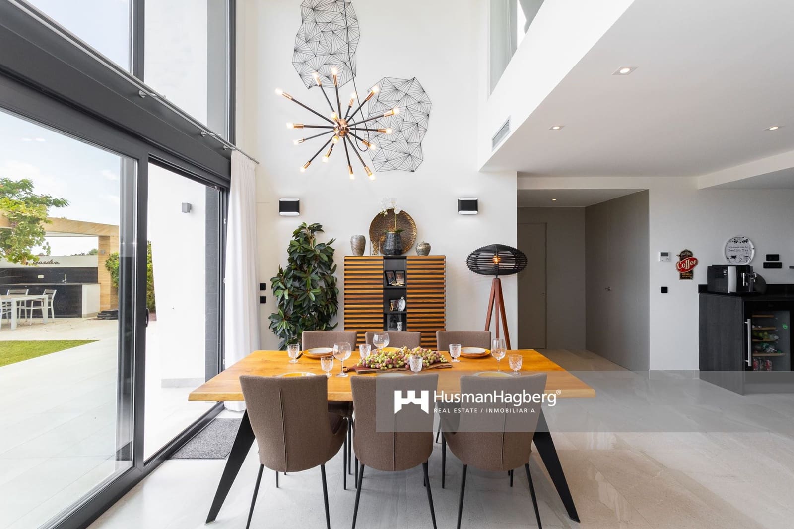 Chalet de 5 habitaciones en Villamartin en venta con piscina - 1.295.000 € (Ref: 10060531)