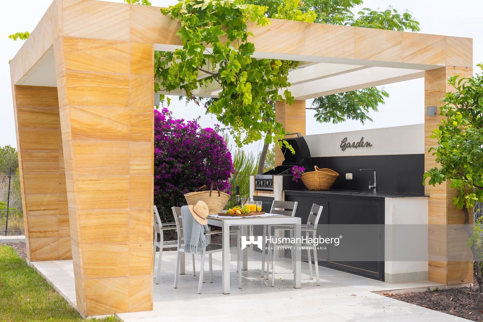 Chalet de 5 habitaciones en Villamartin en venta con piscina - 1.295.000 € (Ref: 10060531)