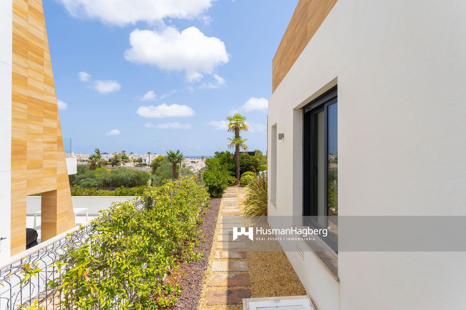 Chalet de 5 habitaciones en Villamartin en venta con piscina - 1.295.000 € (Ref: 10060531)