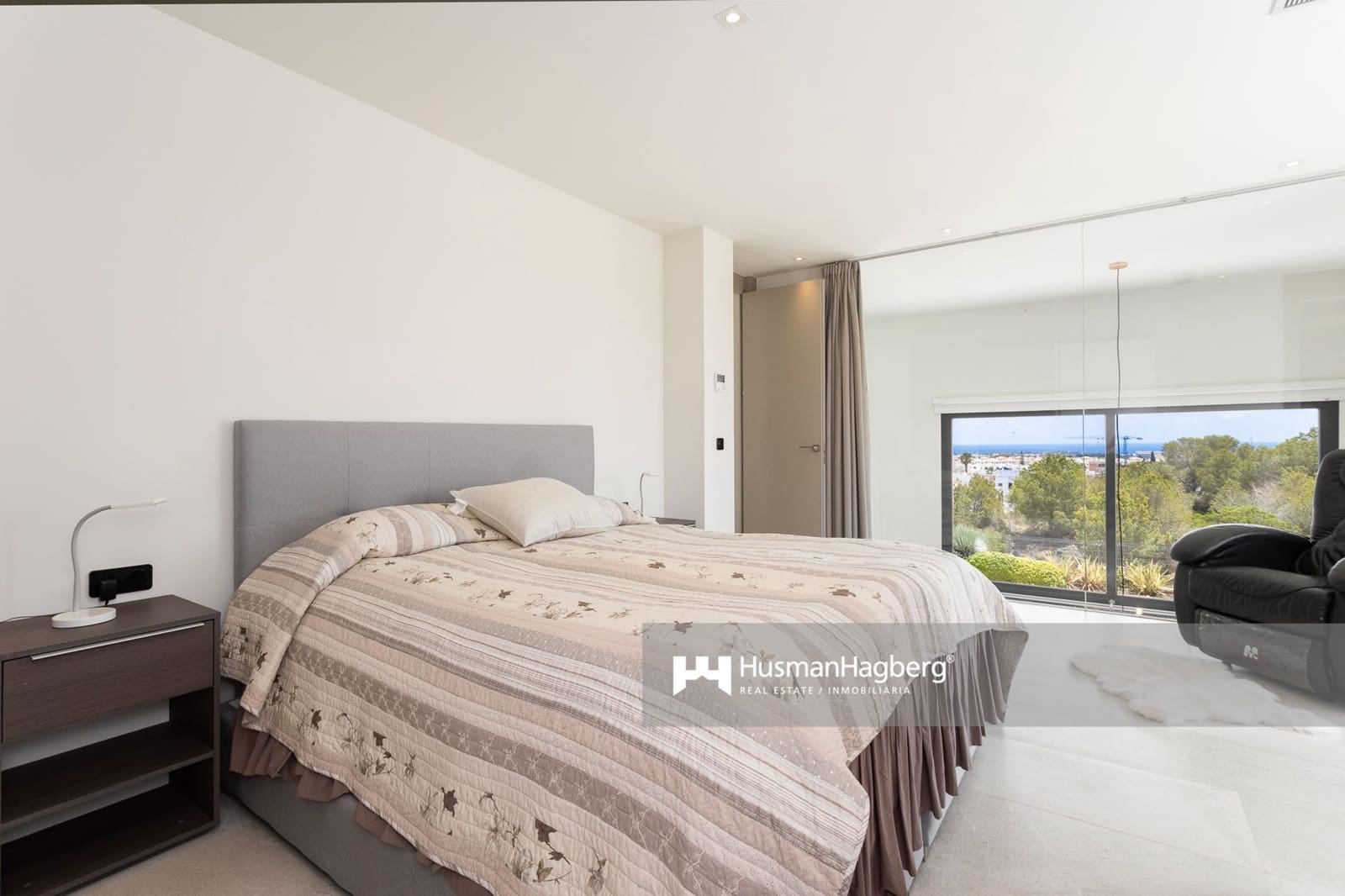 Chalet de 5 habitaciones en Villamartin en venta con piscina - 1.295.000 € (Ref: 10060531)