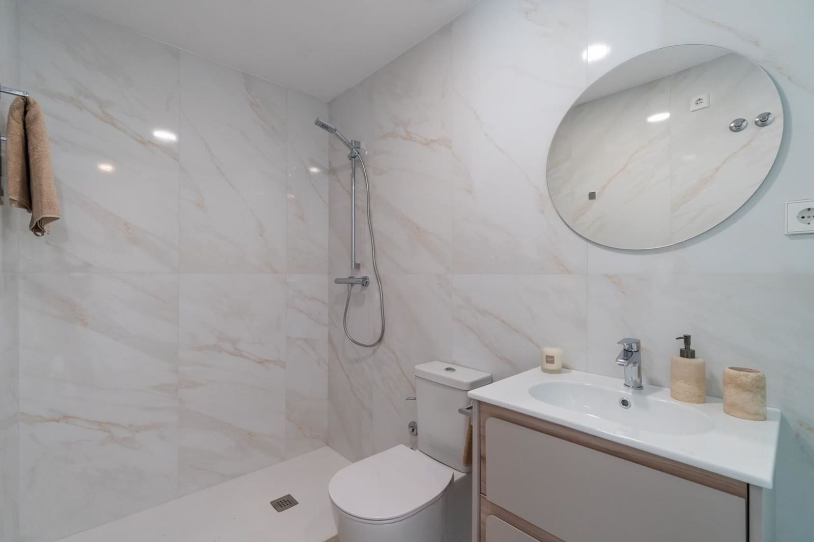 4 soveværelse Lejlighed til salg i Playa Flamenca med swimmingpool - € 499.000 (Ref: 10073339)