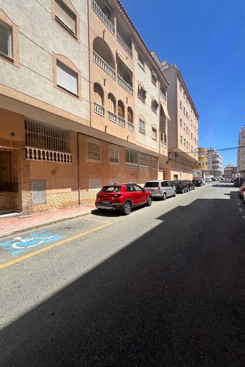 2 soveværelse Lejlighed til salg i Torrevieja med swimmingpool - € 123.000 (Ref: 10088664)