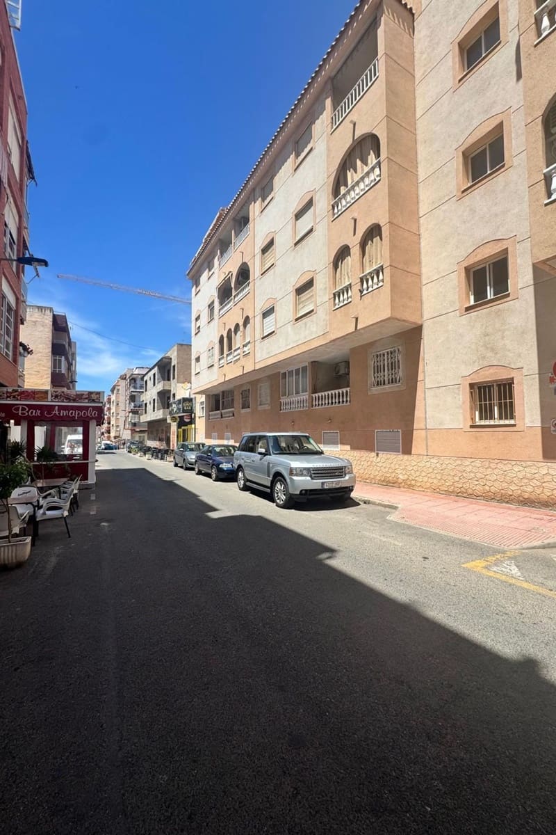 2 soveværelse Lejlighed til salg i Torrevieja med swimmingpool - € 123.000 (Ref: 10088664)