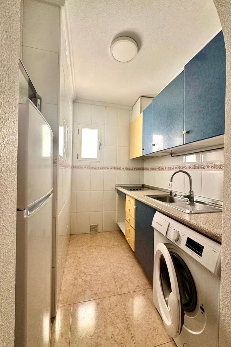 2 soveværelse Lejlighed til salg i Torrevieja med swimmingpool - € 123.000 (Ref: 10088664)