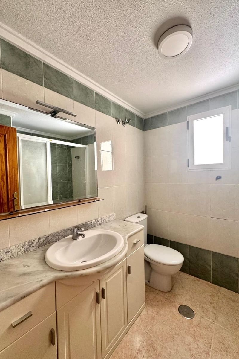 2 soveværelse Lejlighed til salg i Torrevieja med swimmingpool - € 123.000 (Ref: 10088664)