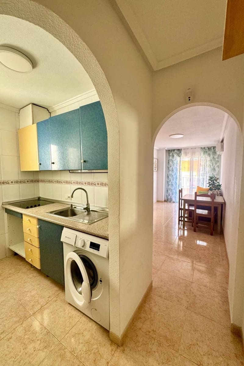 2 soveværelse Lejlighed til salg i Torrevieja med swimmingpool - € 123.000 (Ref: 10088664)