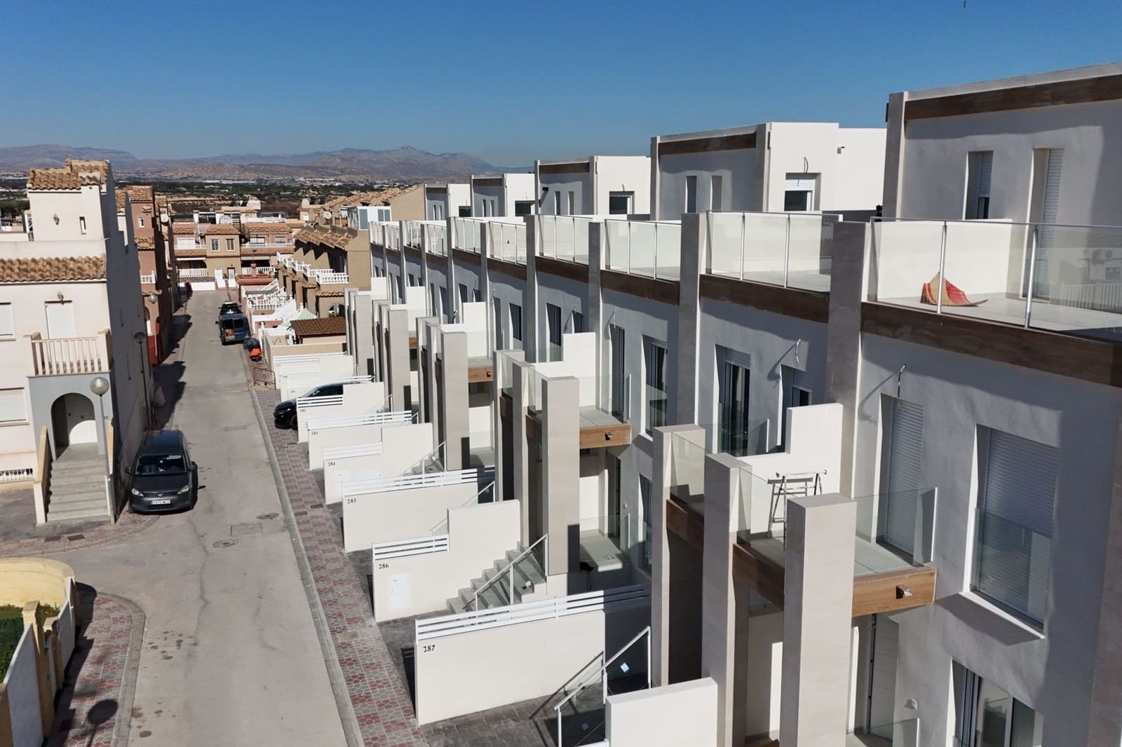 2 bedroom Townhouse for sale in Gran Alacant with pool - € 306,000 (Ref: 10098952)