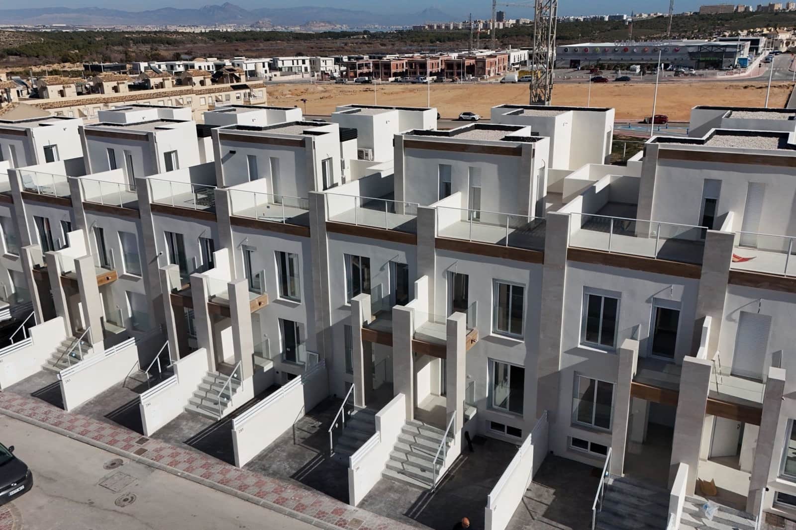 2 bedroom Townhouse for sale in Gran Alacant with pool - € 306,000 (Ref: 10098952)