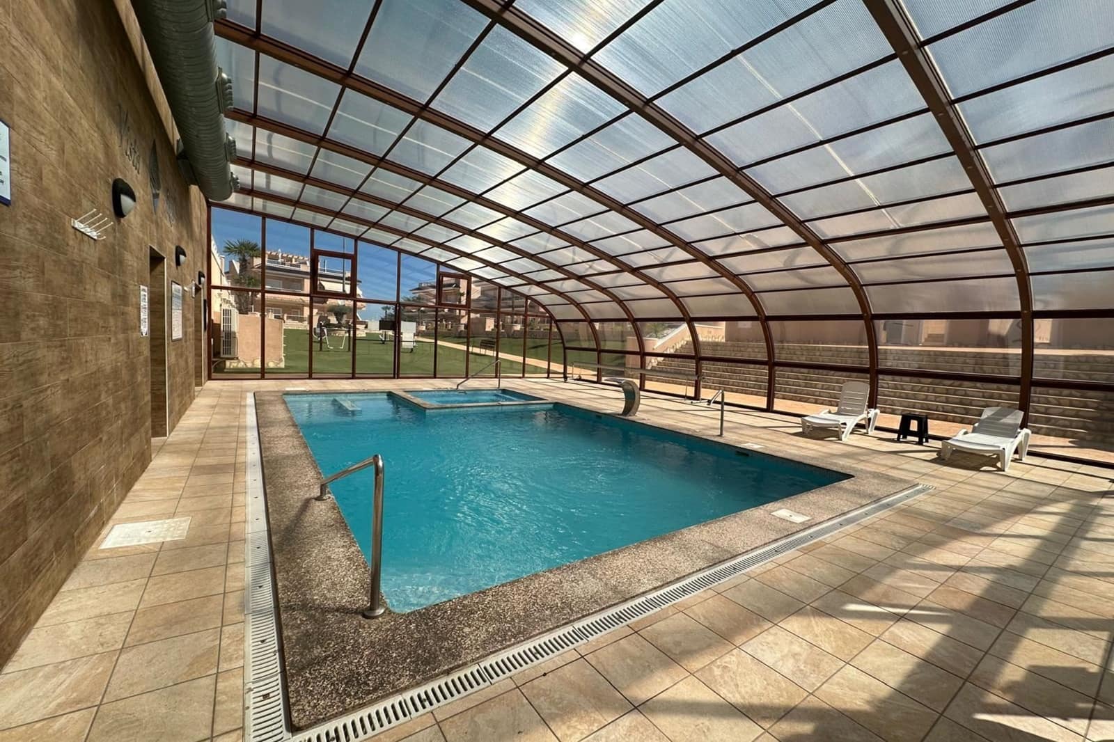 Apartamento de 2 habitaciones en Punta Prima en venta con piscina - 299.900 € (Ref: 10106454)