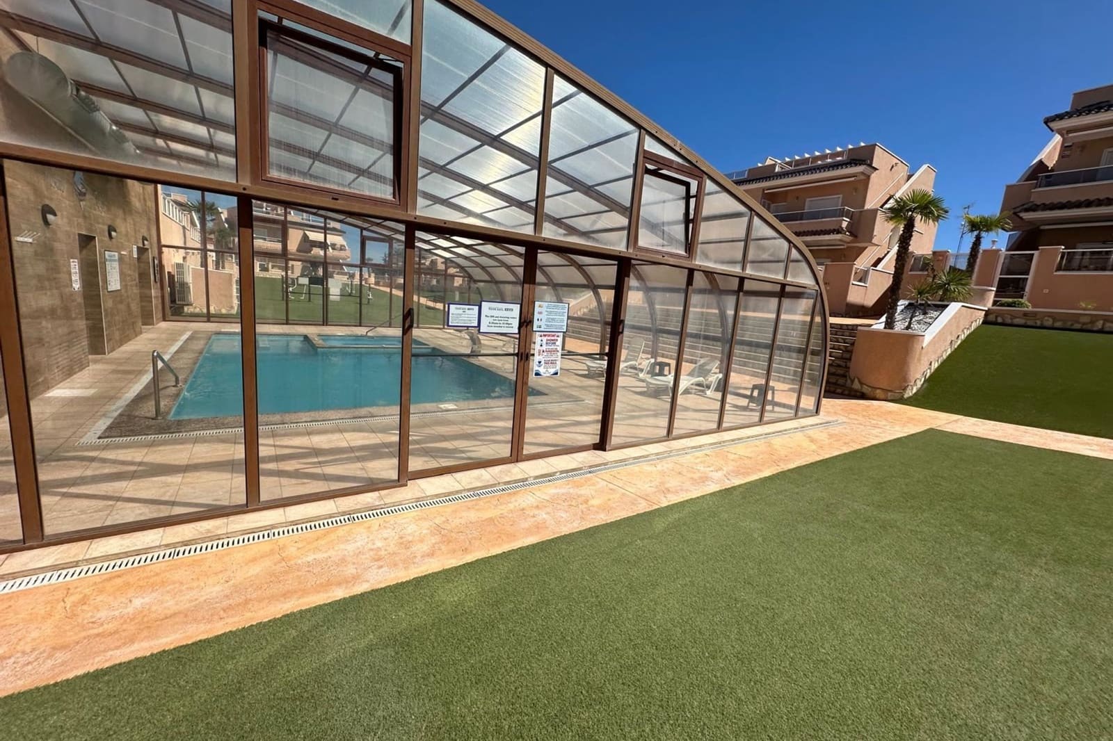 Apartamento de 2 habitaciones en Punta Prima en venta con piscina - 299.900 € (Ref: 10106454)