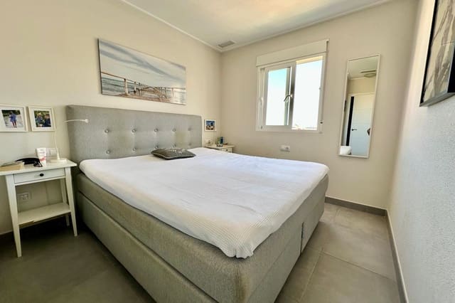 Apartamento de 2 habitaciones en Punta Prima, Torrevieja en venta con piscina - 299.900 € (Ref: 10106454)