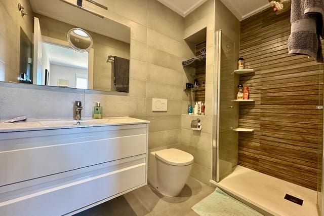 Apartamento de 2 habitaciones en Punta Prima, Torrevieja en venta con piscina - 299.900 € (Ref: 10106454)